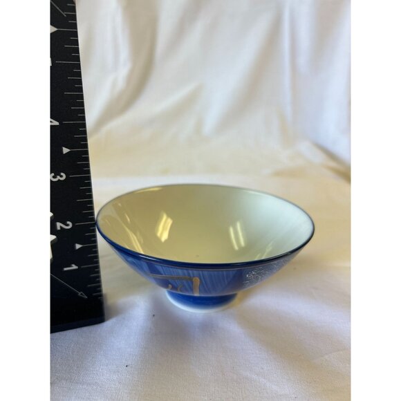Vintage Japanese Porcelain Blue & White Decorative Bowl 4.5" Diameter - Picture 2 of 2